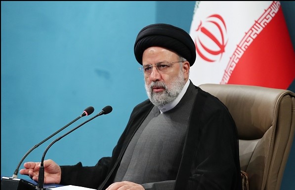 رئیس جمهور با سفر به کرمان از مجروحان حادثه تروریستی عیادت کرد
