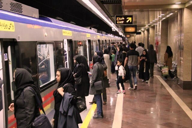 کاهش سرفاصله حرکت قطار‌های متروی تهران به ۳.۵ دقیقه