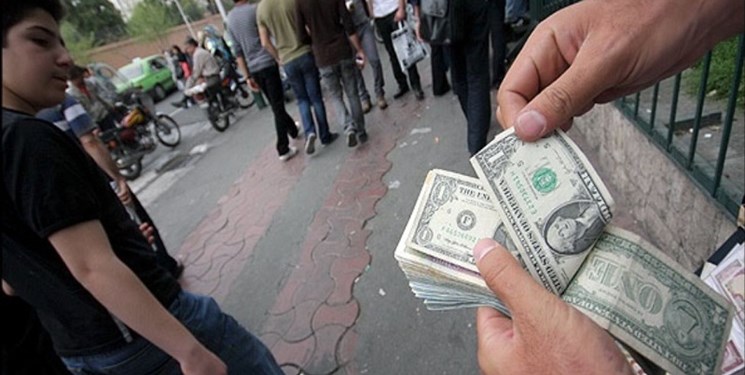دستگیری ۹۶ دلال ارز در تهران
