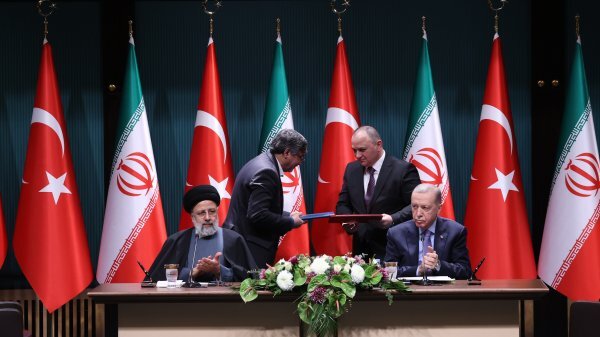 امضای ۱۰ سند همکاری بین ایران و ترکیه